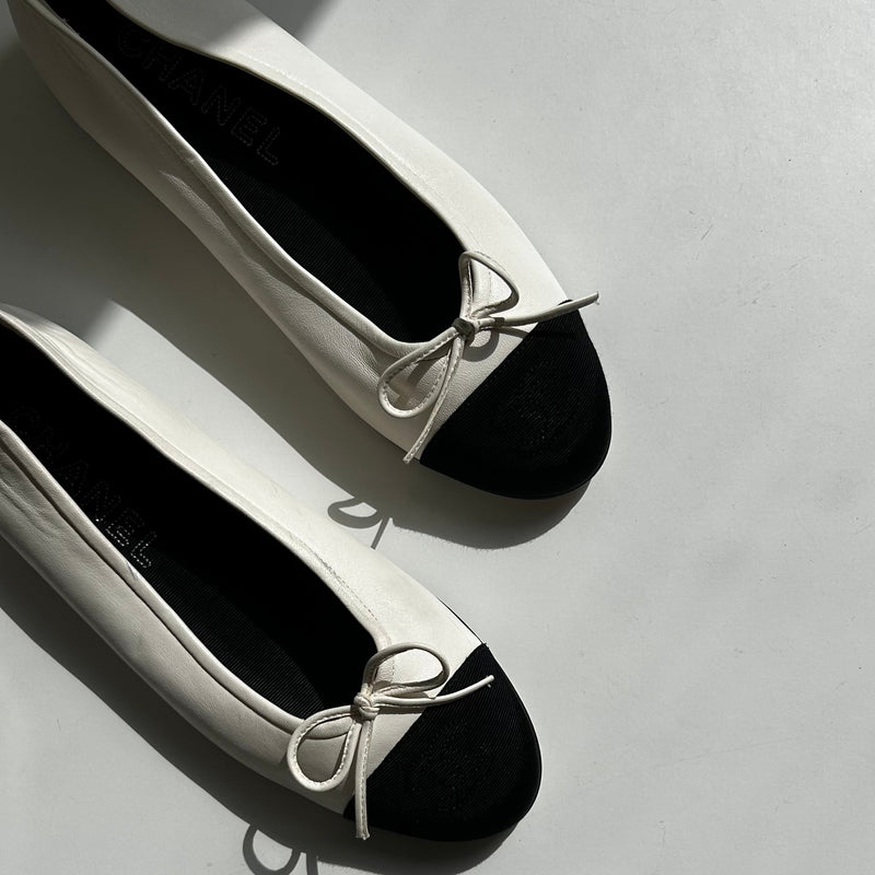 Chanel White Leather Black Fabric Toe Flat Ballet Pumps