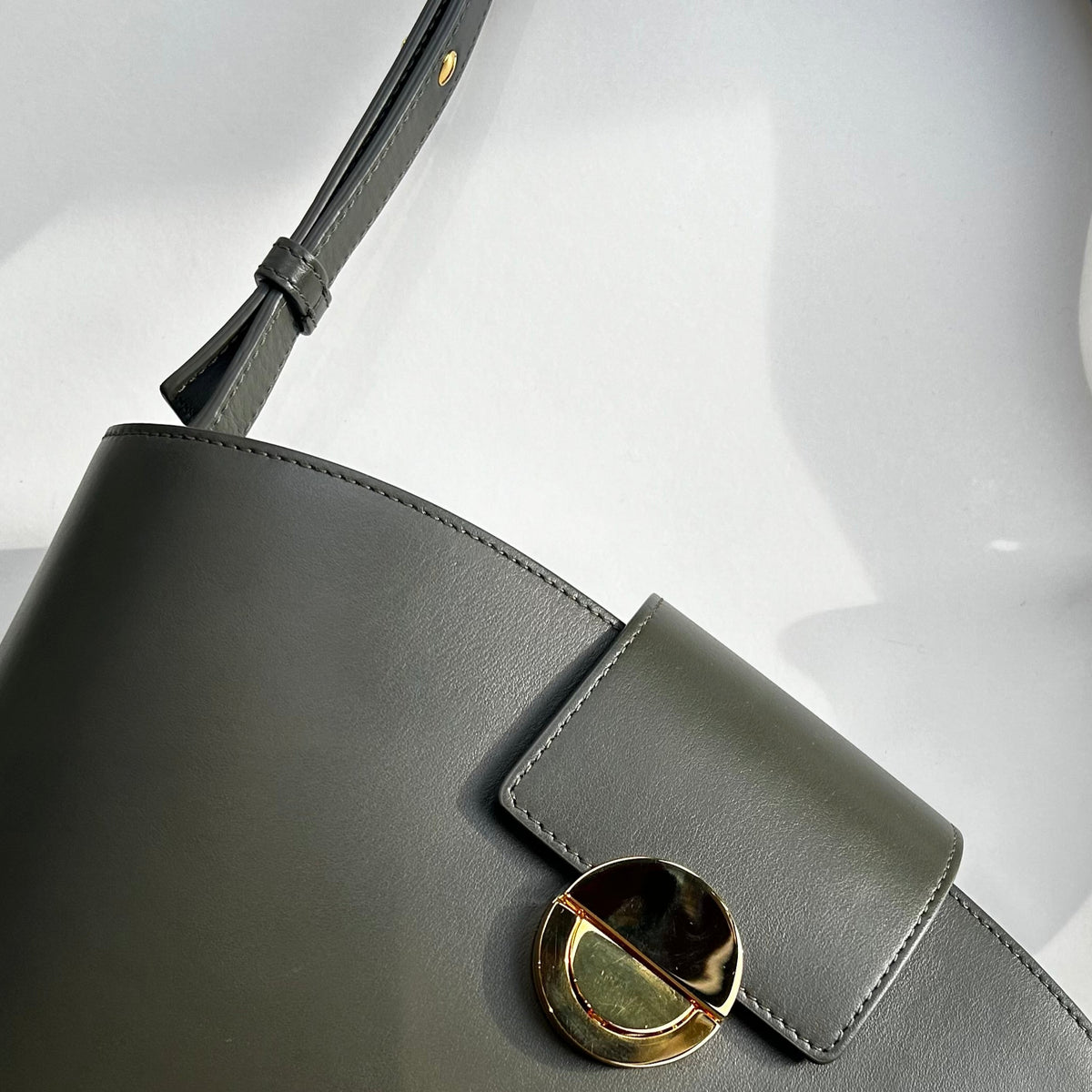 Objets Daso Green Leather Vivian Bucket Bag