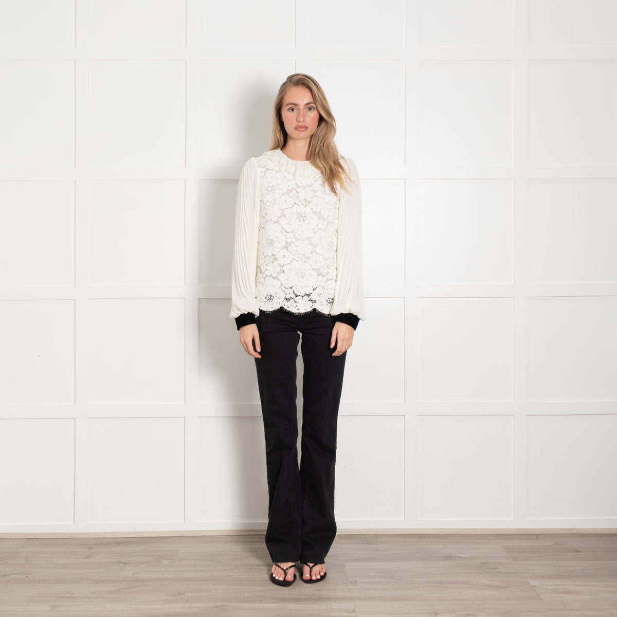 Philosophy Cream Lace Ruffle Collar Di Lorenz Top
