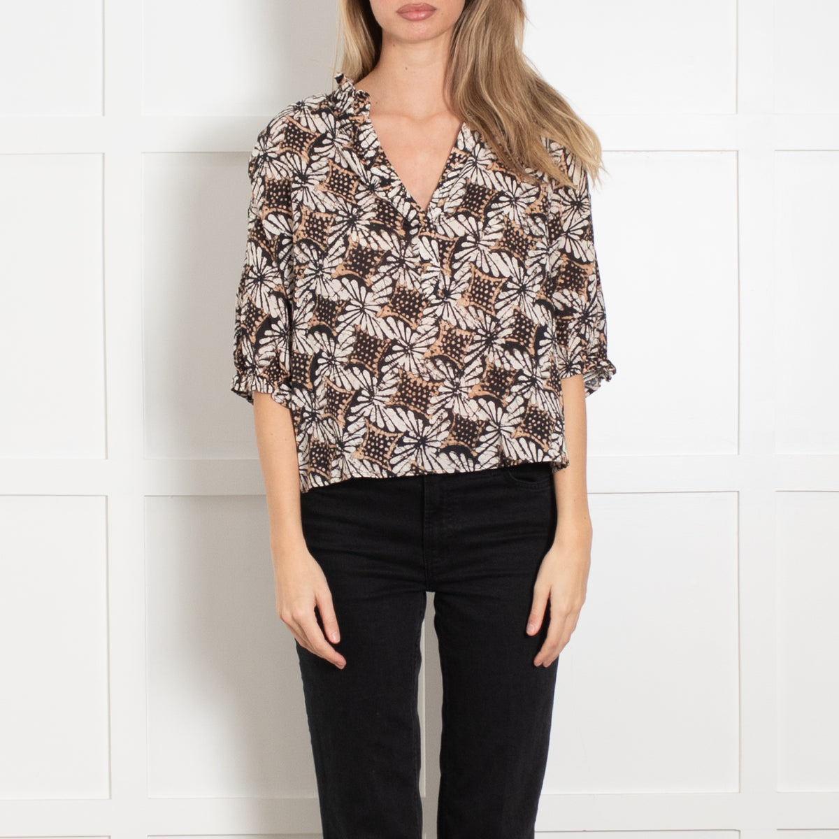 Xirena Block Print Abstract 3/4 Length Sleeve Blouse