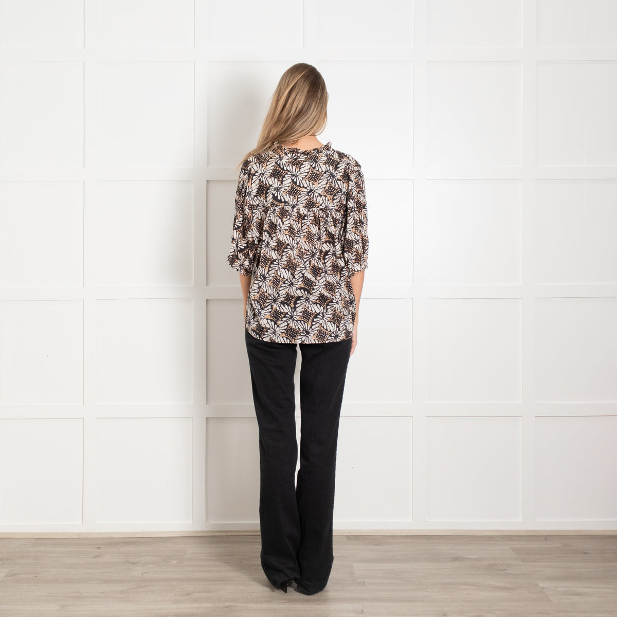 Xirena Block Print Abstract 3/4 Length Sleeve Blouse