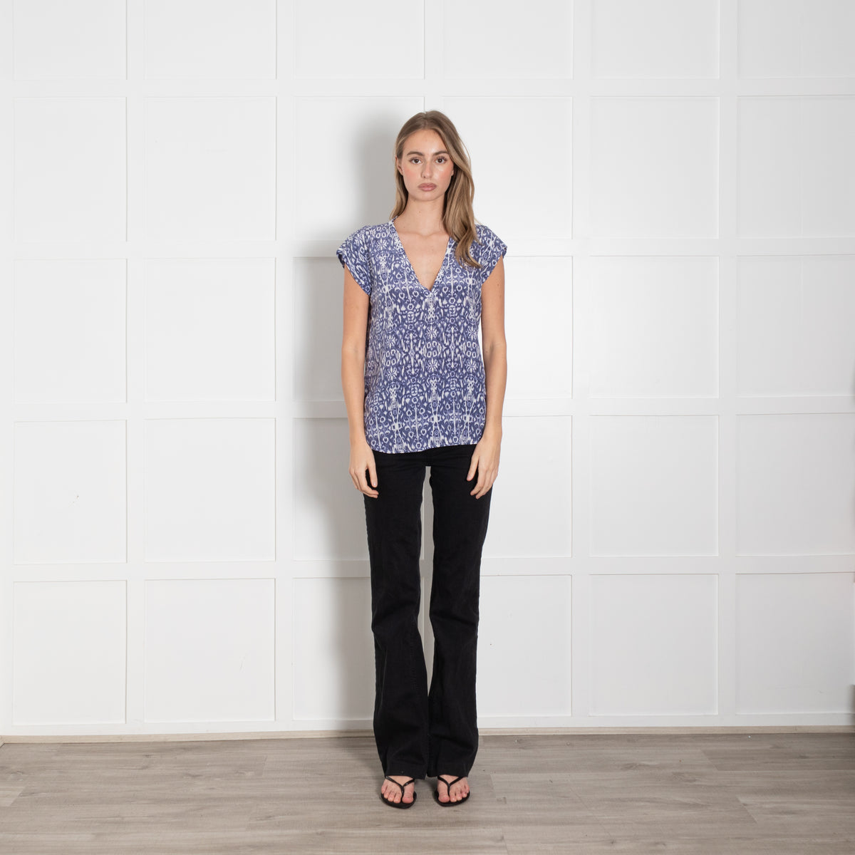 Joie White Blue Print Silk V-Neck Sleeveless Top