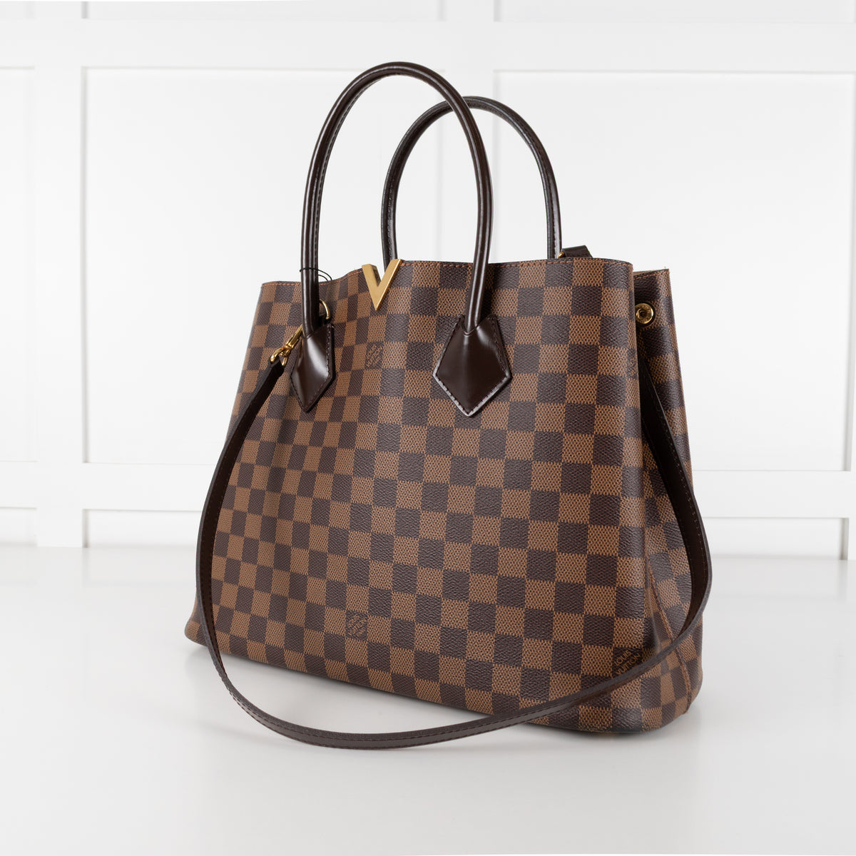 Close up of Louis Vuitton Damier Kensington Tote bag. 