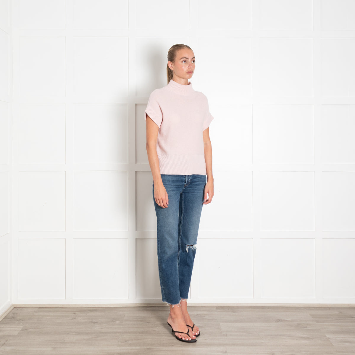 Van Kukil Pale Pink Round Neck Cashmere Vest
