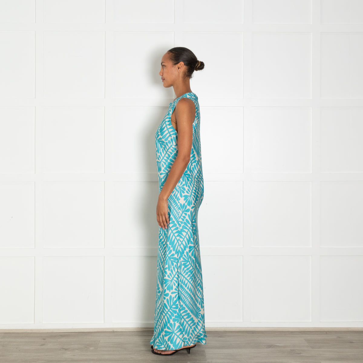 Asceno  Cream Turquoise Leaf Print Sleeveless Maxi Dress