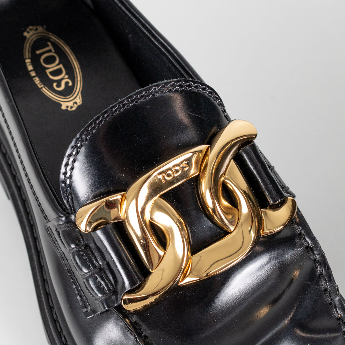 Tod's Black Leather Gold Buckle Gomma Pesante Loafers