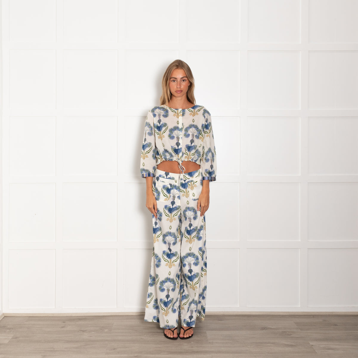 Emporio Sirenuse Cream Blue Floral Cotton Cropped Top
