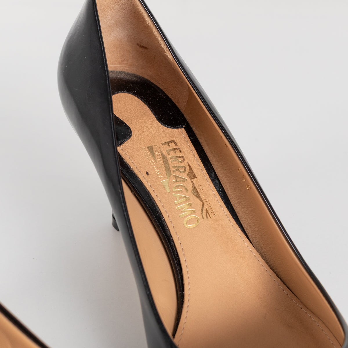 Salvatore Ferragamo Black Leather Vara Bow Heeled Pumps