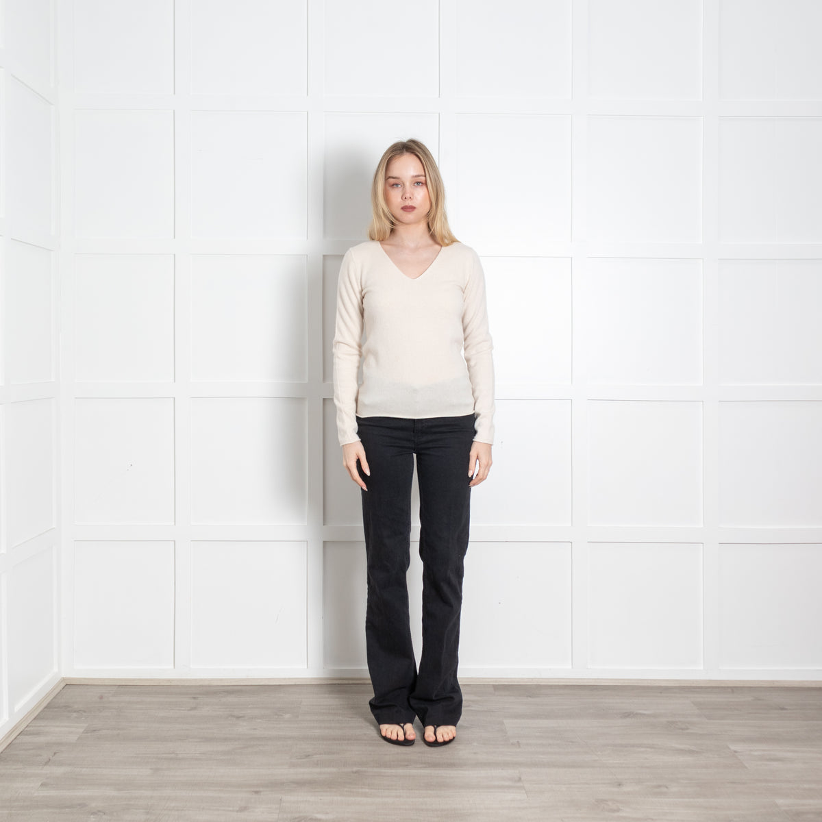 Majestic Filatures Cream V-Neck Cashmere Sweater