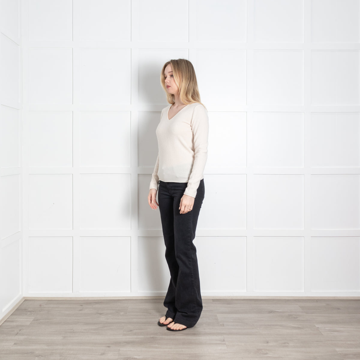 Majestic Filatures Cream V-Neck Cashmere Sweater