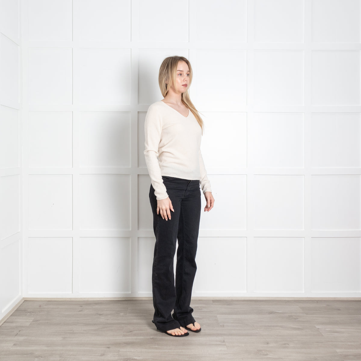 Majestic Filatures Cream V-Neck Cashmere Sweater