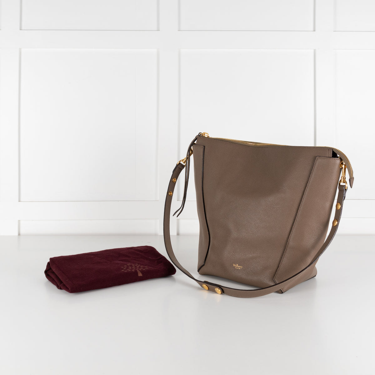 Mulberry Taupe Grained Leather Camden Bag With Gold Toned Zip