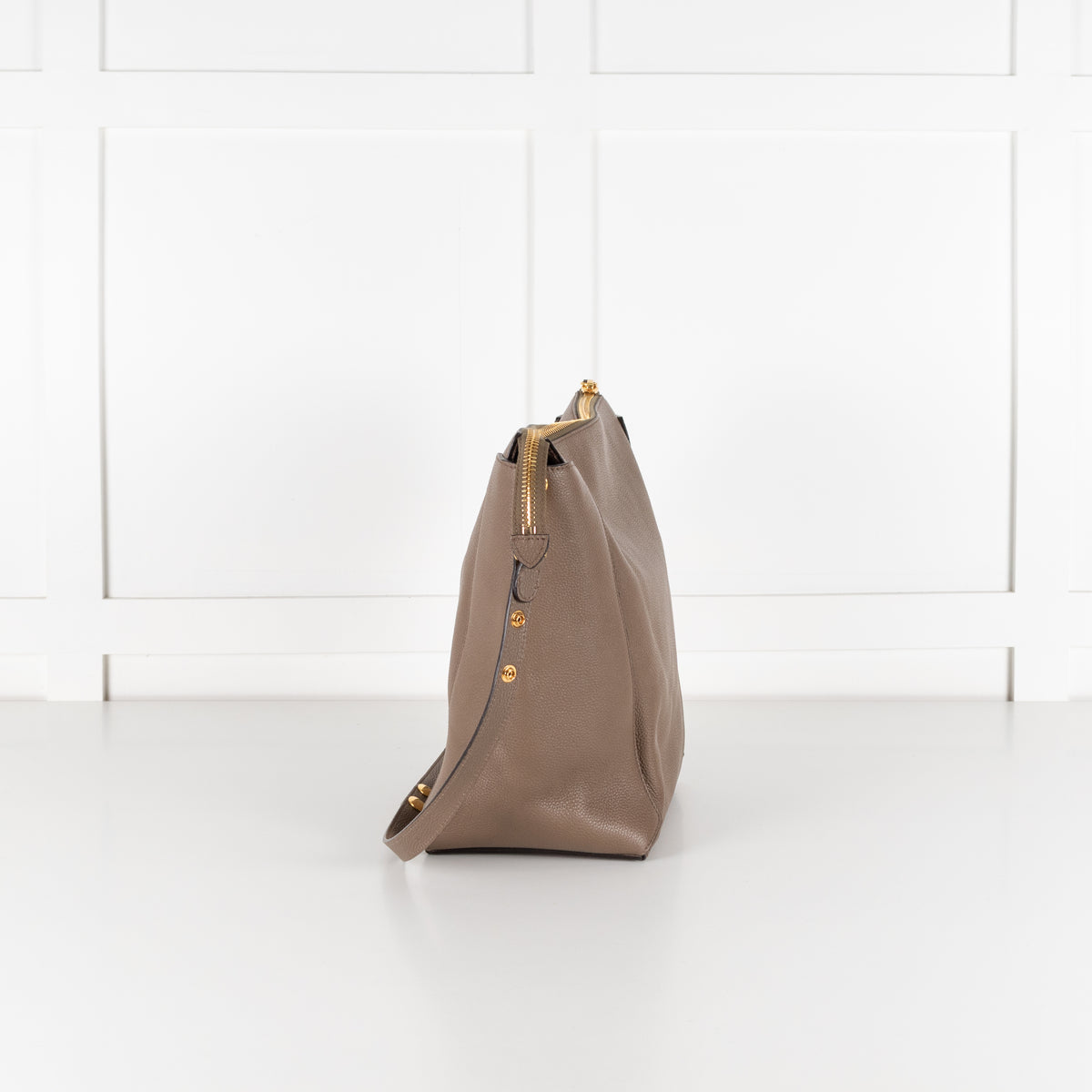 Mulberry Taupe Grained Leather Camden Bag With Gold Toned Zip