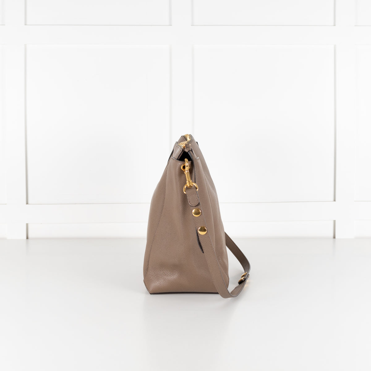 Mulberry Taupe Grained Leather Camden Bag With Gold Toned Zip