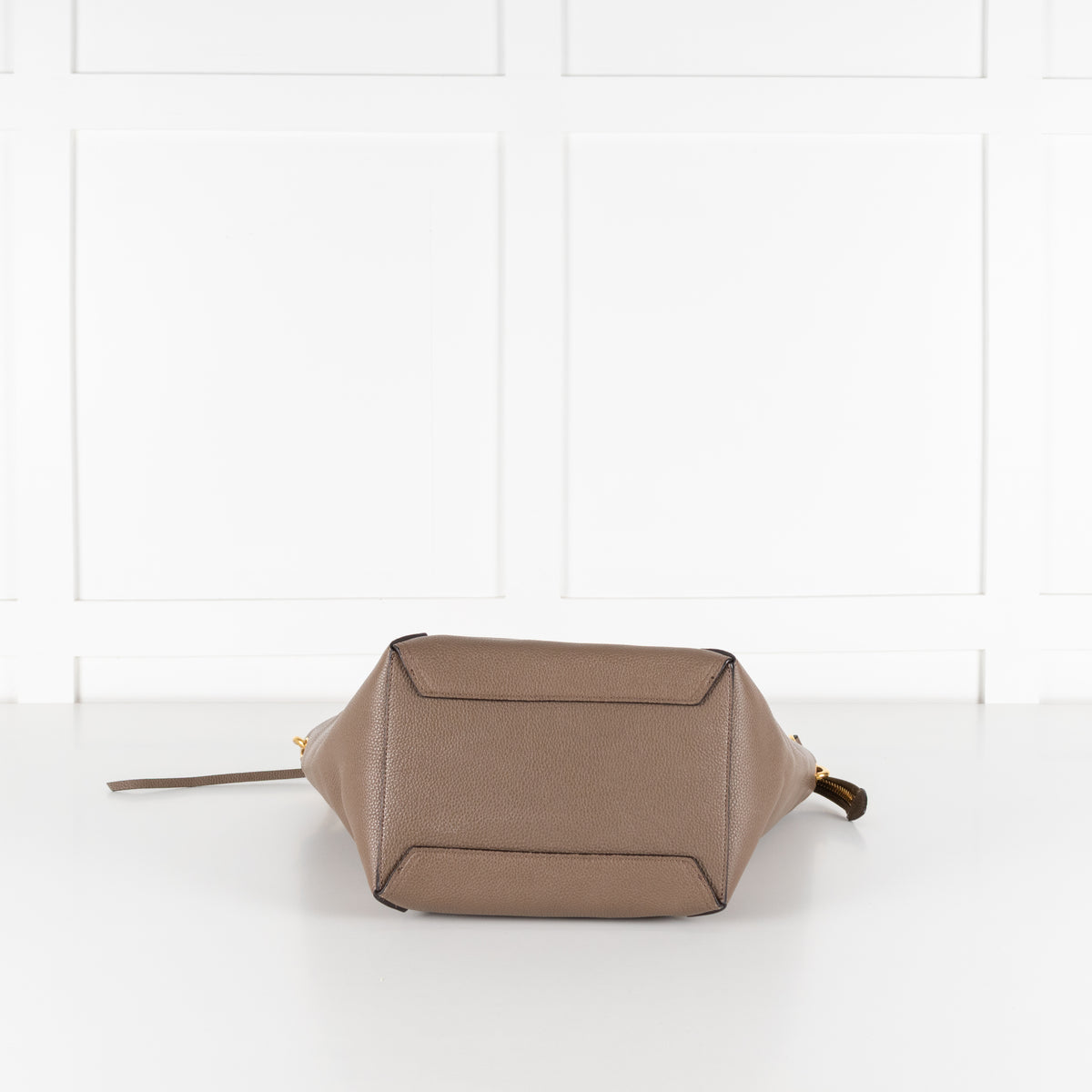 Mulberry Taupe Grained Leather Camden Bag With Gold Toned Zip
