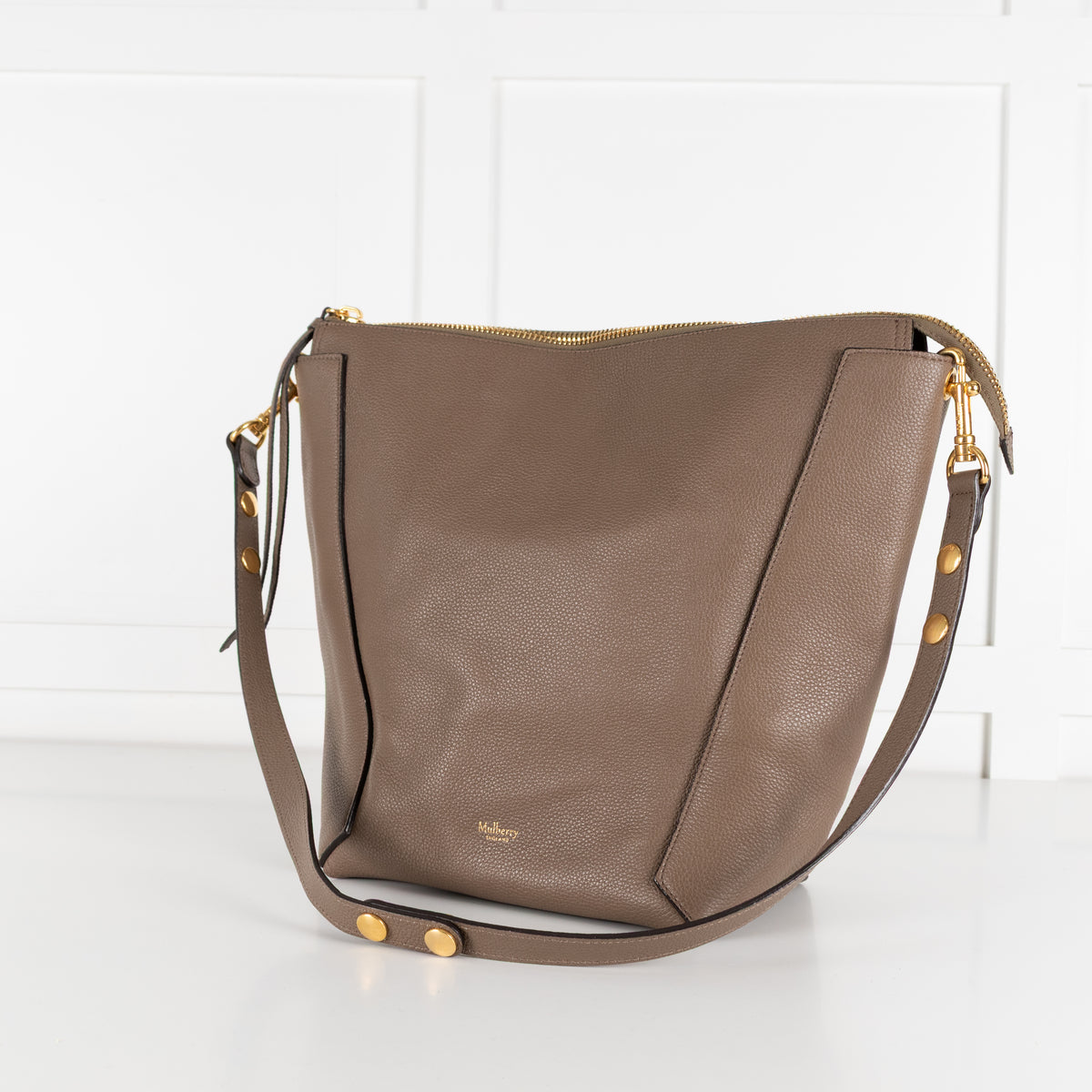 Mulberry Taupe Grained Leather Camden Bag With Gold Toned Zip
