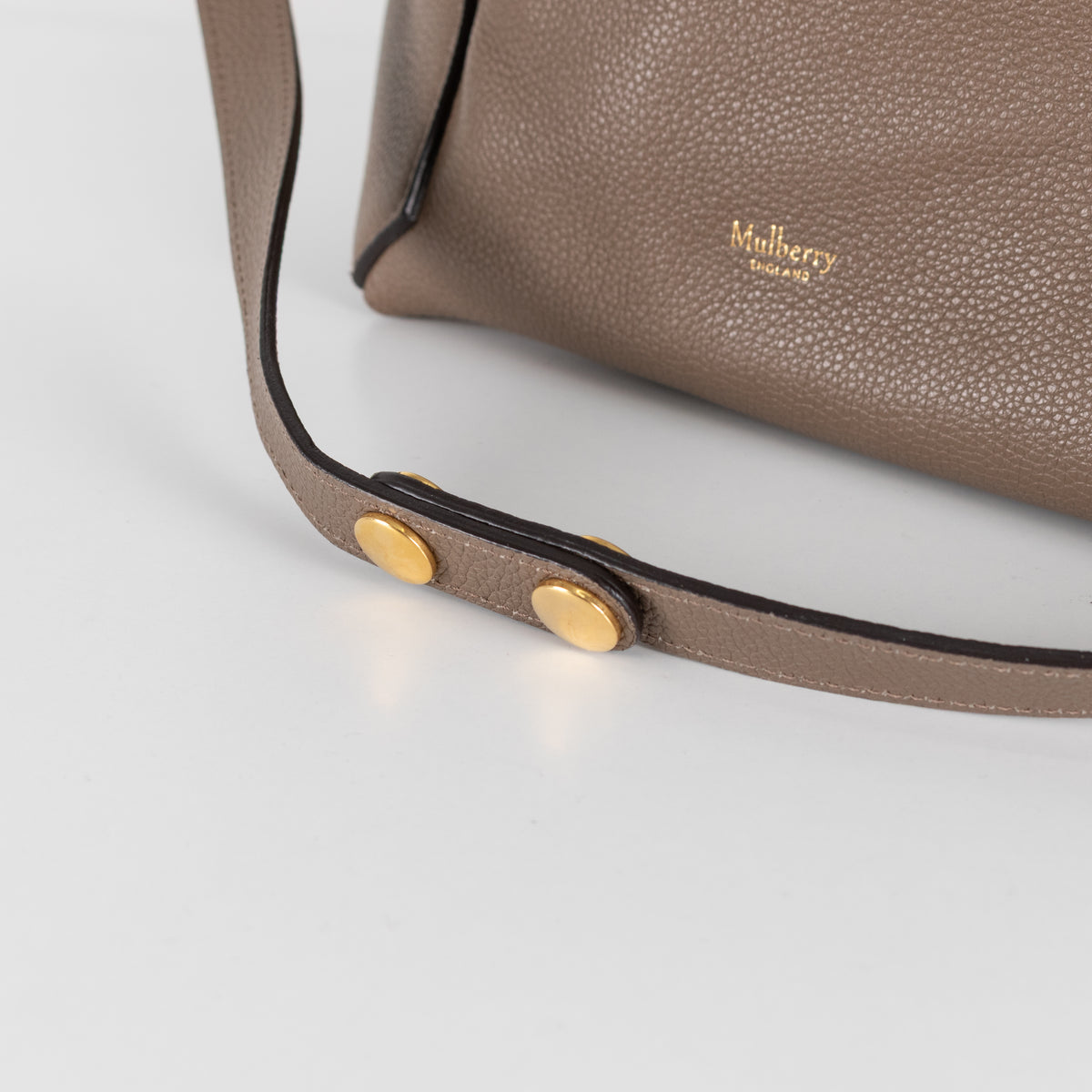Mulberry Taupe Grained Leather Camden Bag With Gold Toned Zip