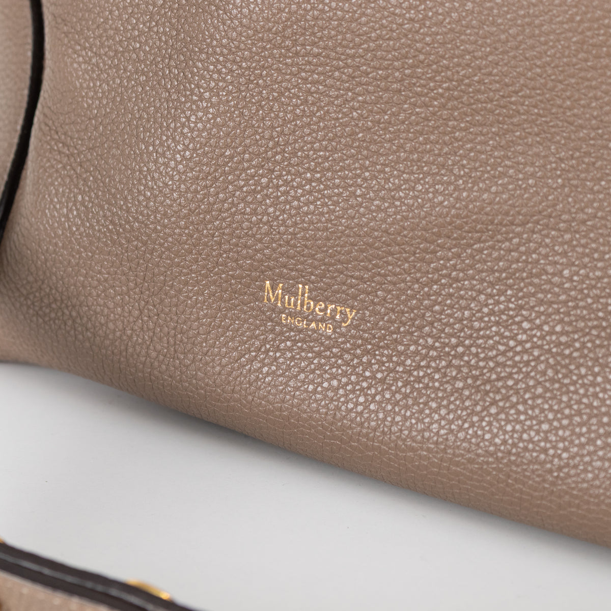 Mulberry Taupe Grained Leather Camden Bag With Gold Toned Zip