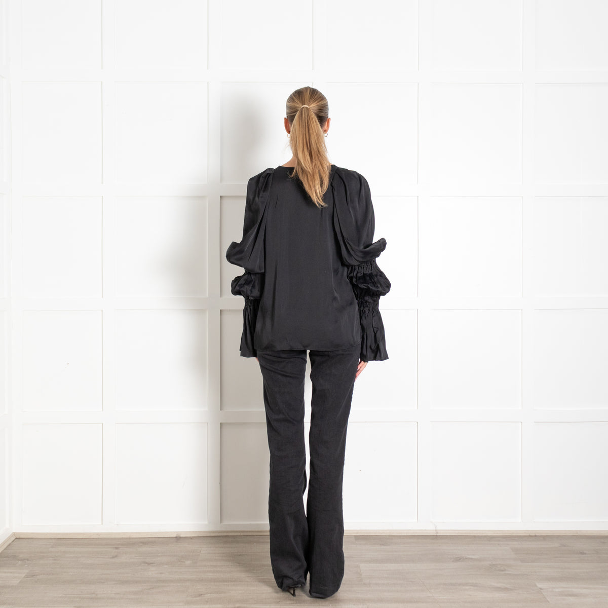 Khaite Black Gathered Sleeved Top