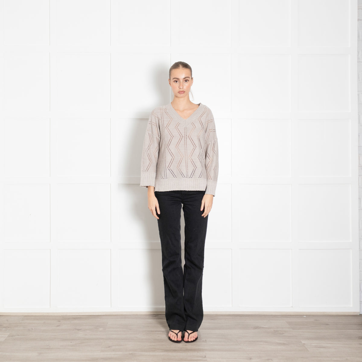 Kinross Grey Linen Diamond Pattern V Neck Jumper