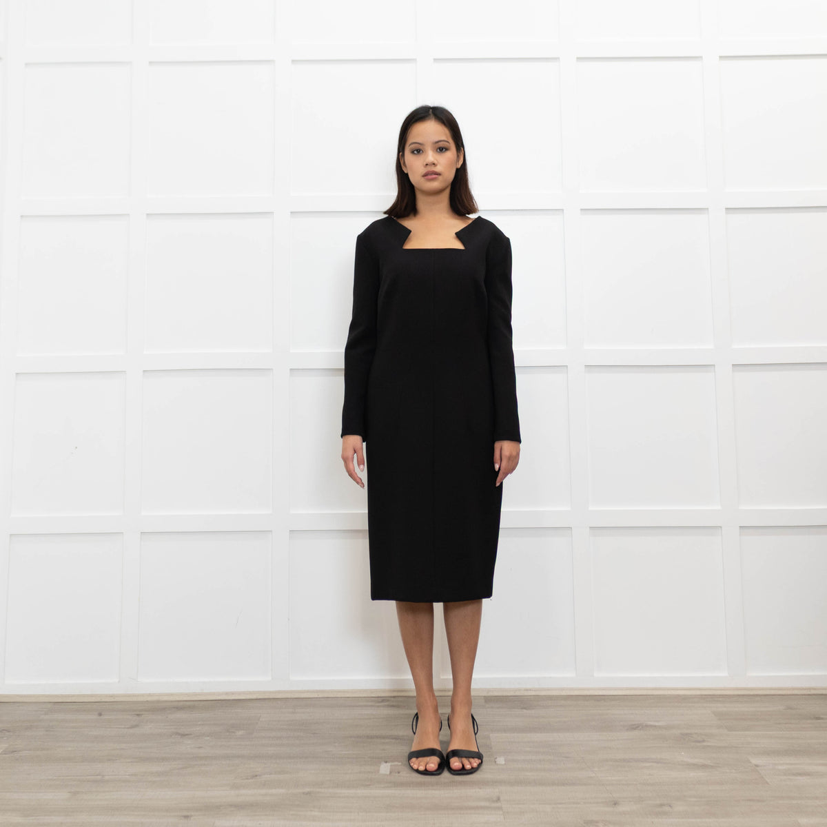 Safiyya Black Open Back Long Sleeve Shift Dress