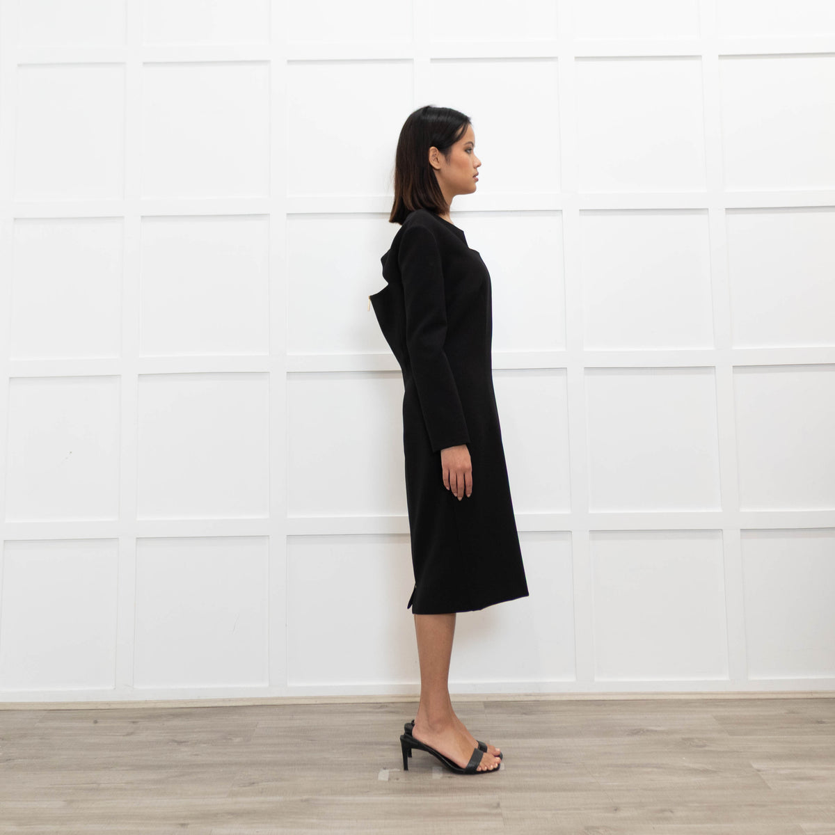 Safiyya Black Open Back Long Sleeve Shift Dress