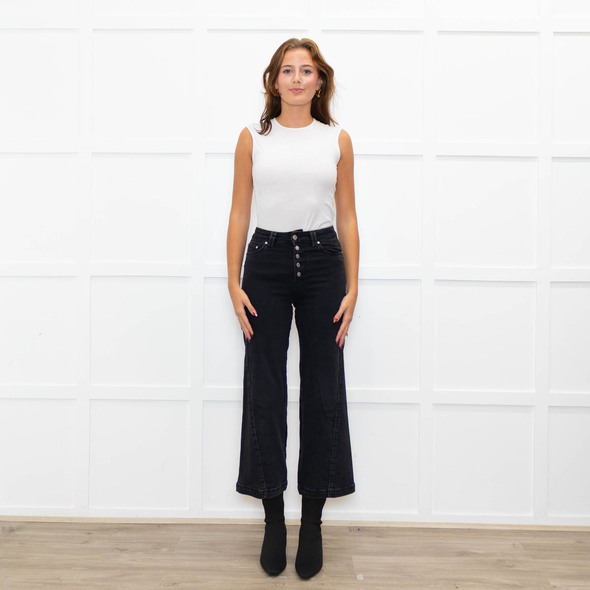 Paige Black Denim Anessa Cropped Jeans