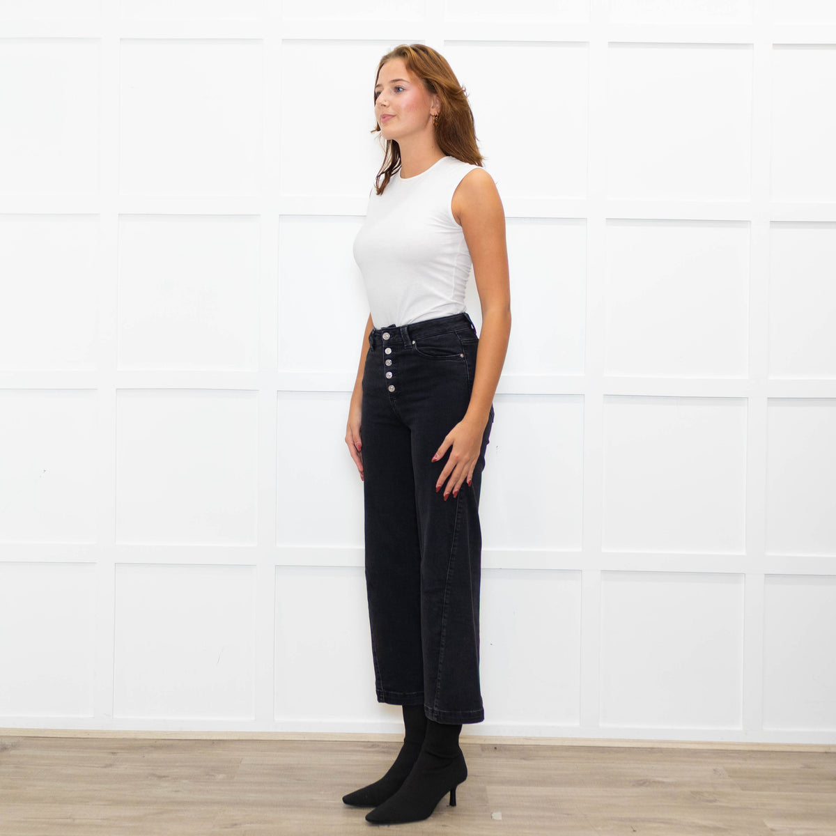 Paige Black Denim Anessa Cropped Jeans
