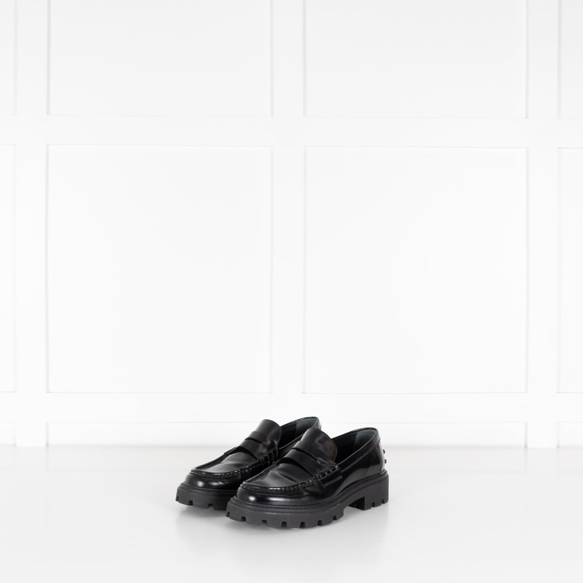 Tods Black Leather Gommino Loafers
