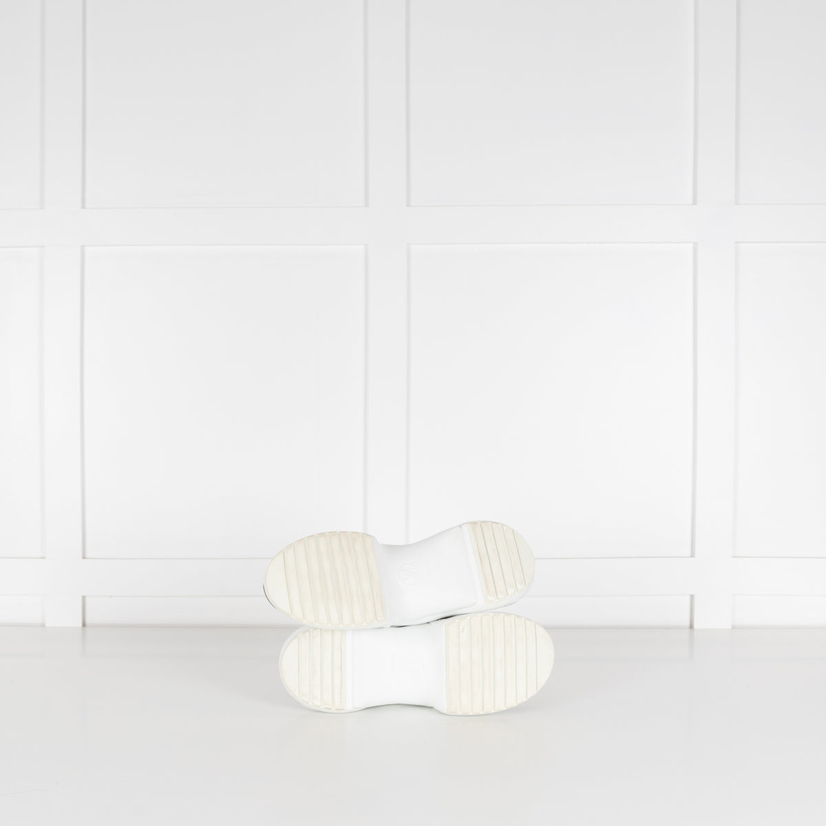 Louis Vuitton White Brown Monogram Archlight Trainers