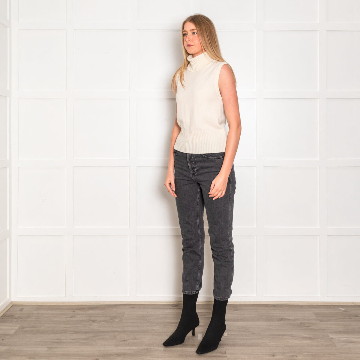 Veronica Beard Cream Cashmere Sleeveless Rollneck