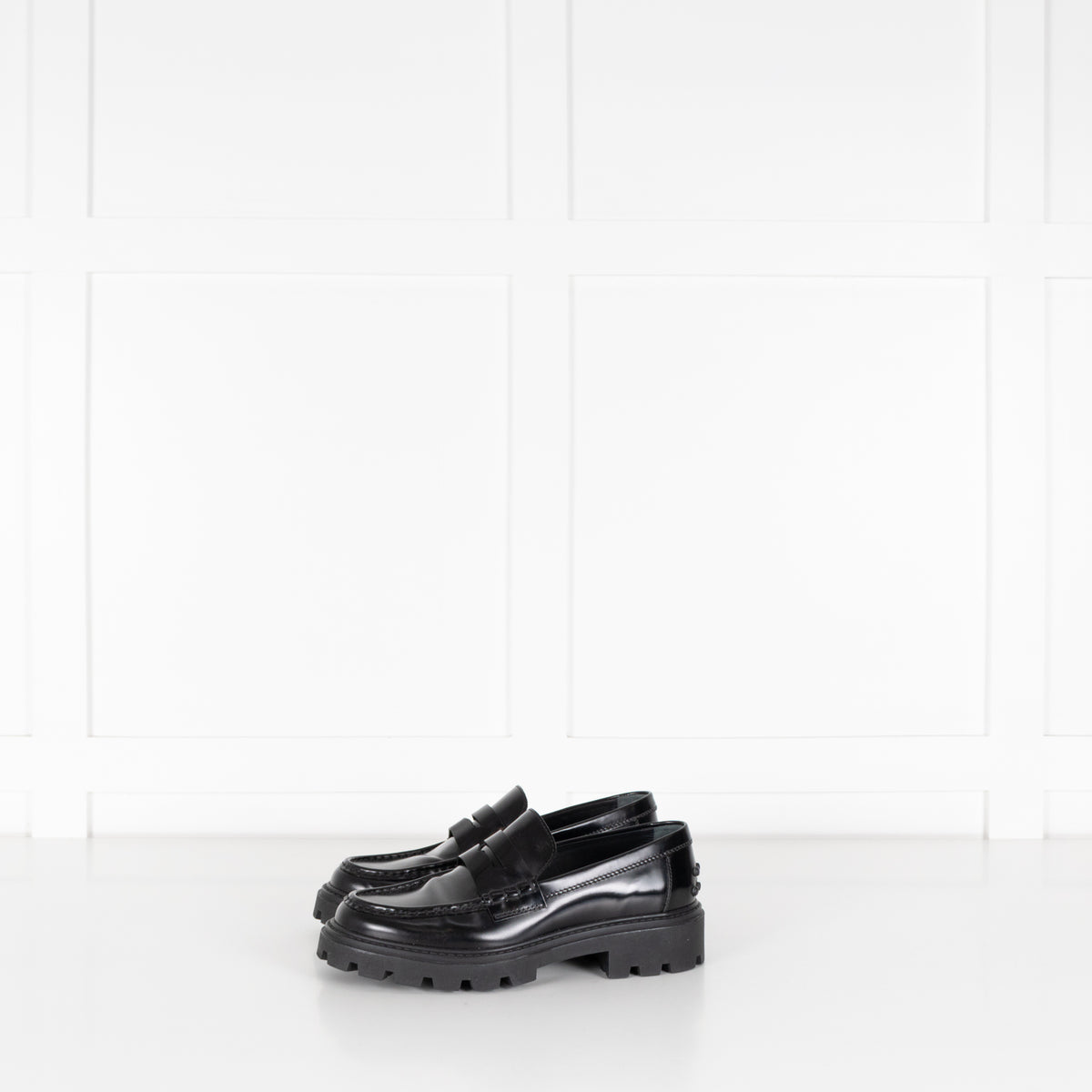Tods Black Leather Gommino Loafers