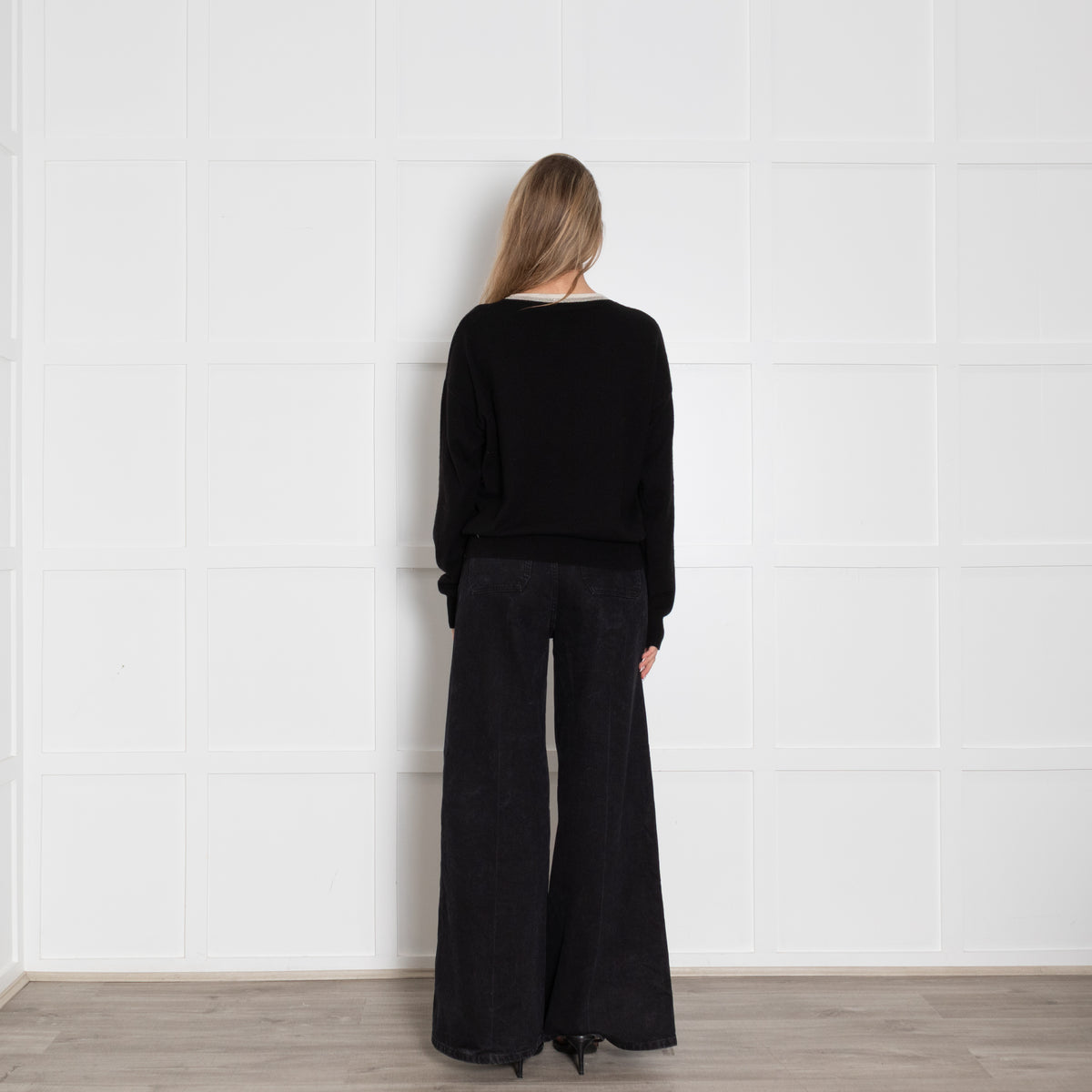 Van Kukil Black Cashmere Jumper With White Detailed Neckline