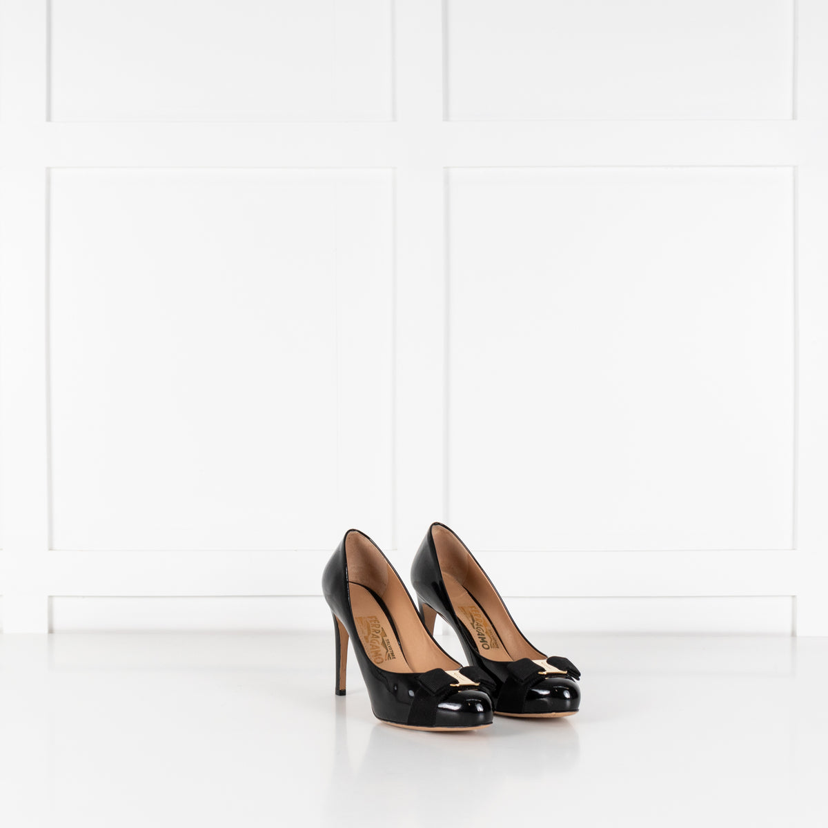 Salvatore Ferragamo Pimpa Black Patent Court Shoes With Bow