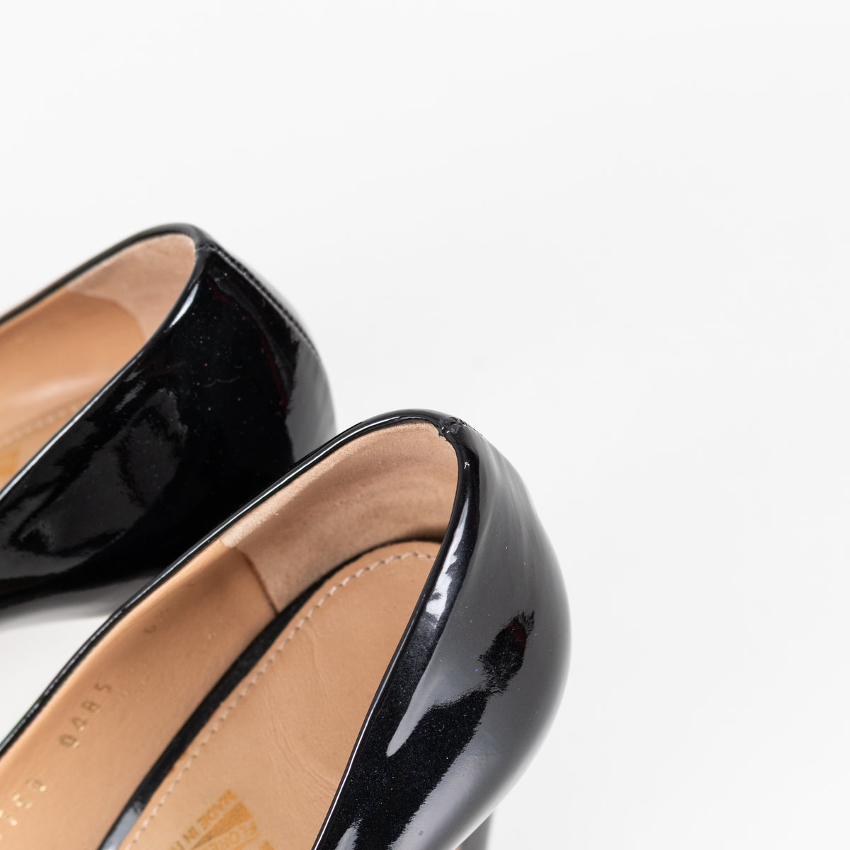 Salvatore Ferragamo Pimpa Black Patent Court Shoes With Bow