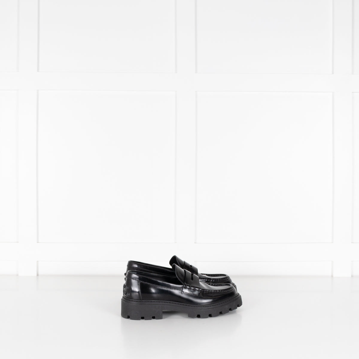 Tods Black Leather Gommino Loafers