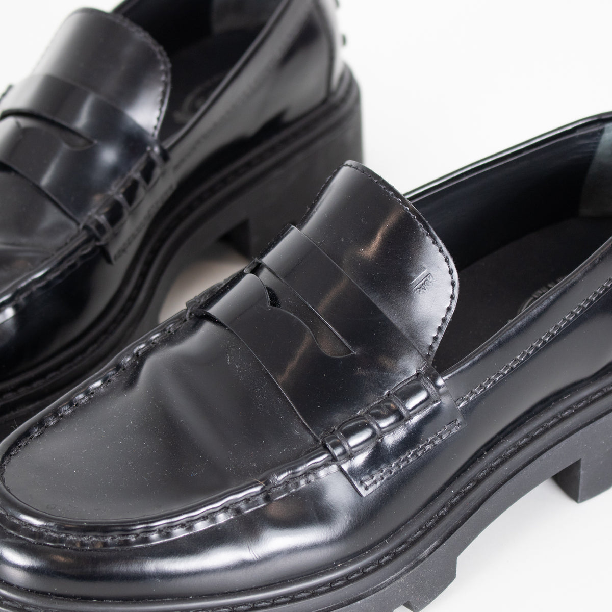 Tods Black Leather Gommino Loafers