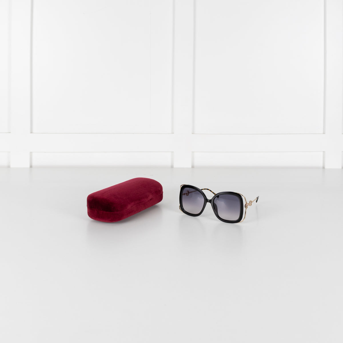 Gucci Black With Gold Horsebit Arms Sunglasses