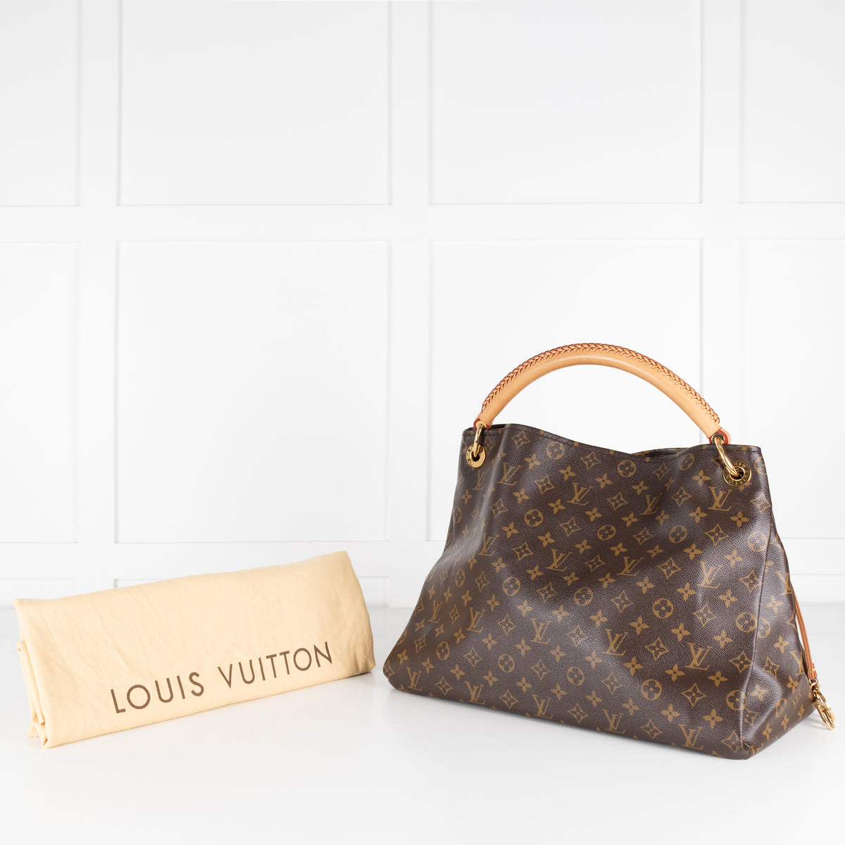 Louis Vuitton Artsy MM Shoulder Bag