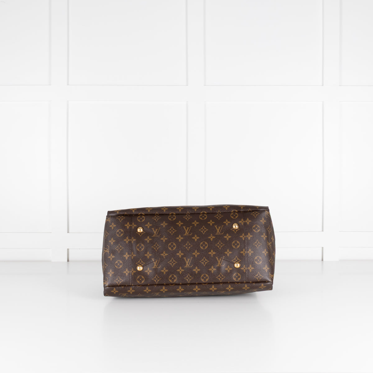 Louis Vuitton Artsy MM Shoulder Bag