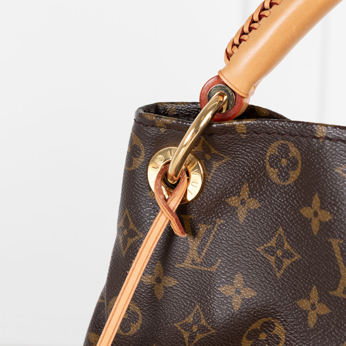 Louis Vuitton Artsy MM Shoulder Bag