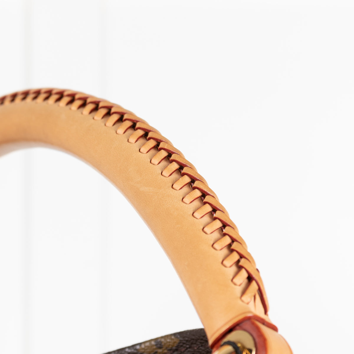 Louis Vuitton Artsy MM Shoulder Bag