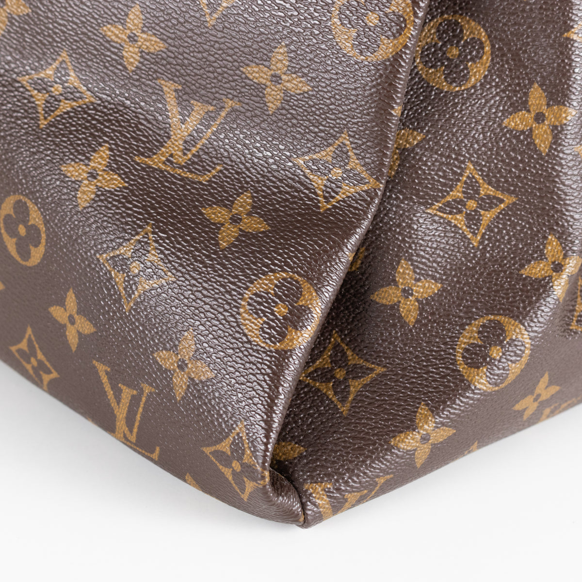 Louis Vuitton Artsy MM Shoulder Bag