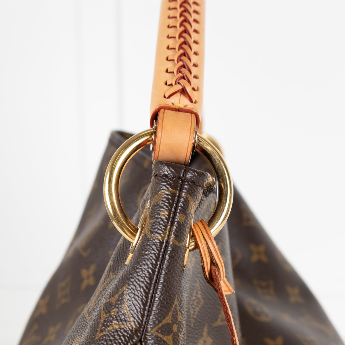 Louis Vuitton Artsy MM Shoulder Bag