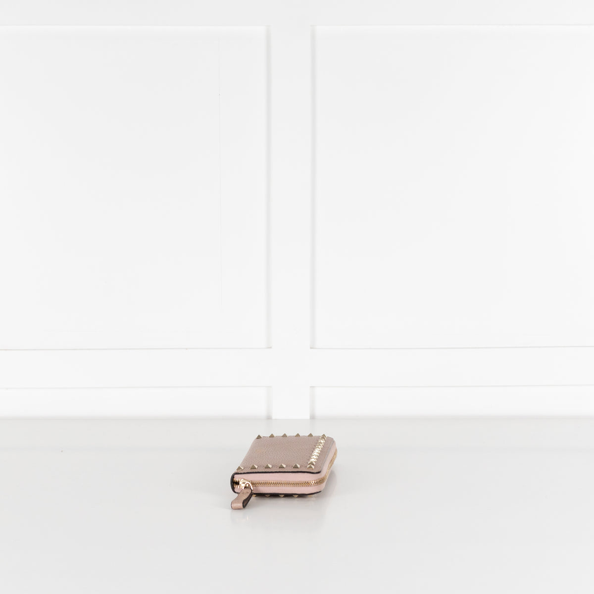 Valentino Garavani Rockstud Dusty Pink Zip Round Wallet