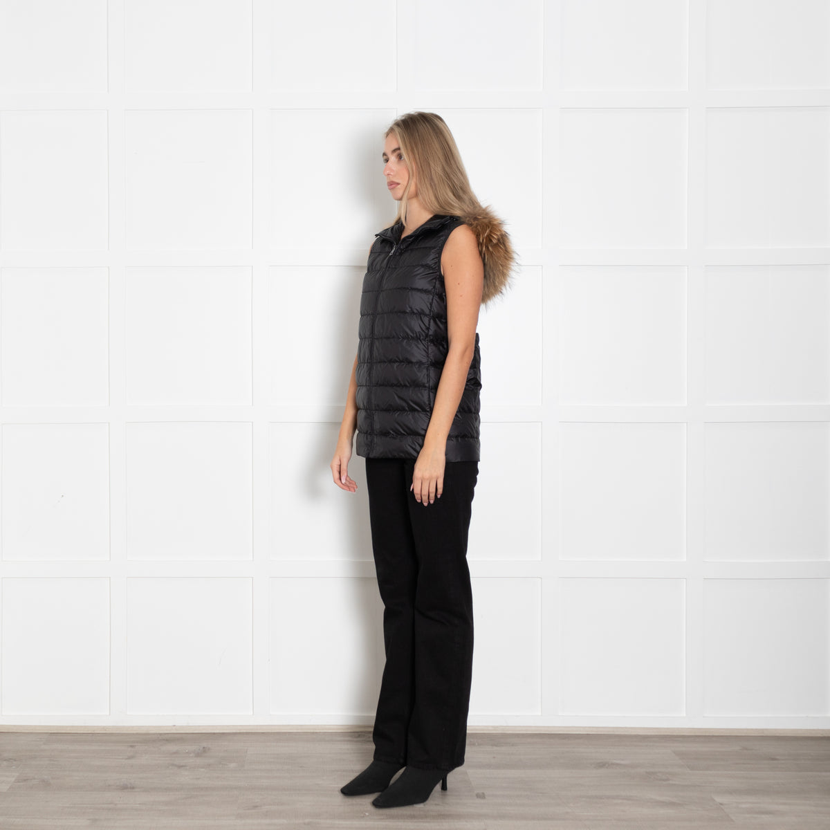 Weekend Max Mara Black Light Weight Fur Trim Hooded Gilet