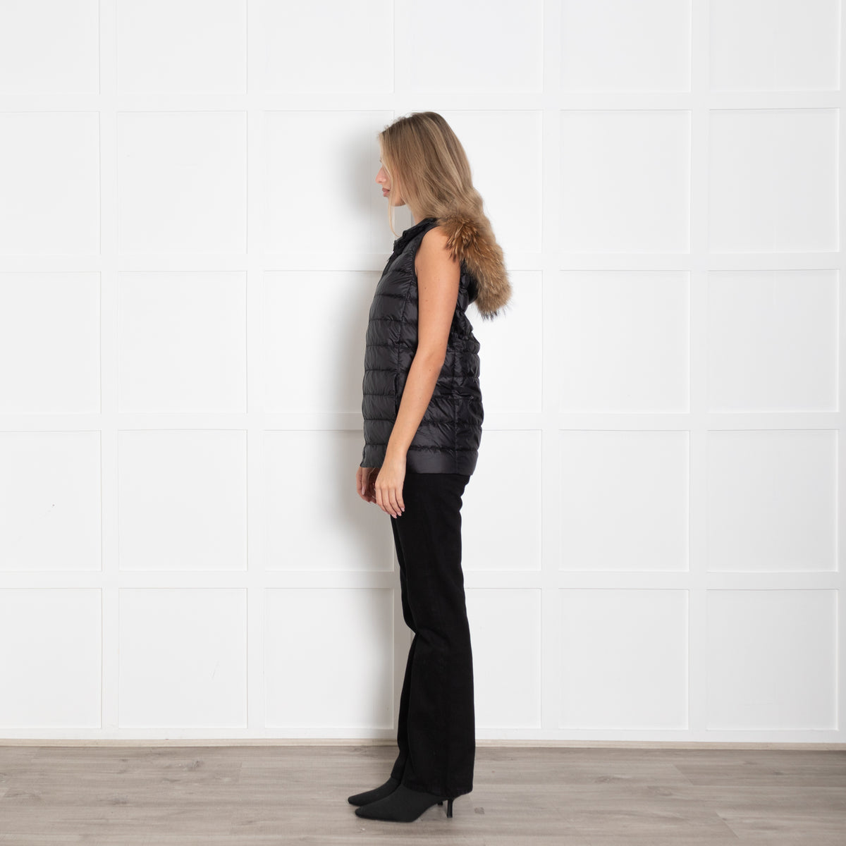 Weekend Max Mara Black Light Weight Fur Trim Hooded Gilet