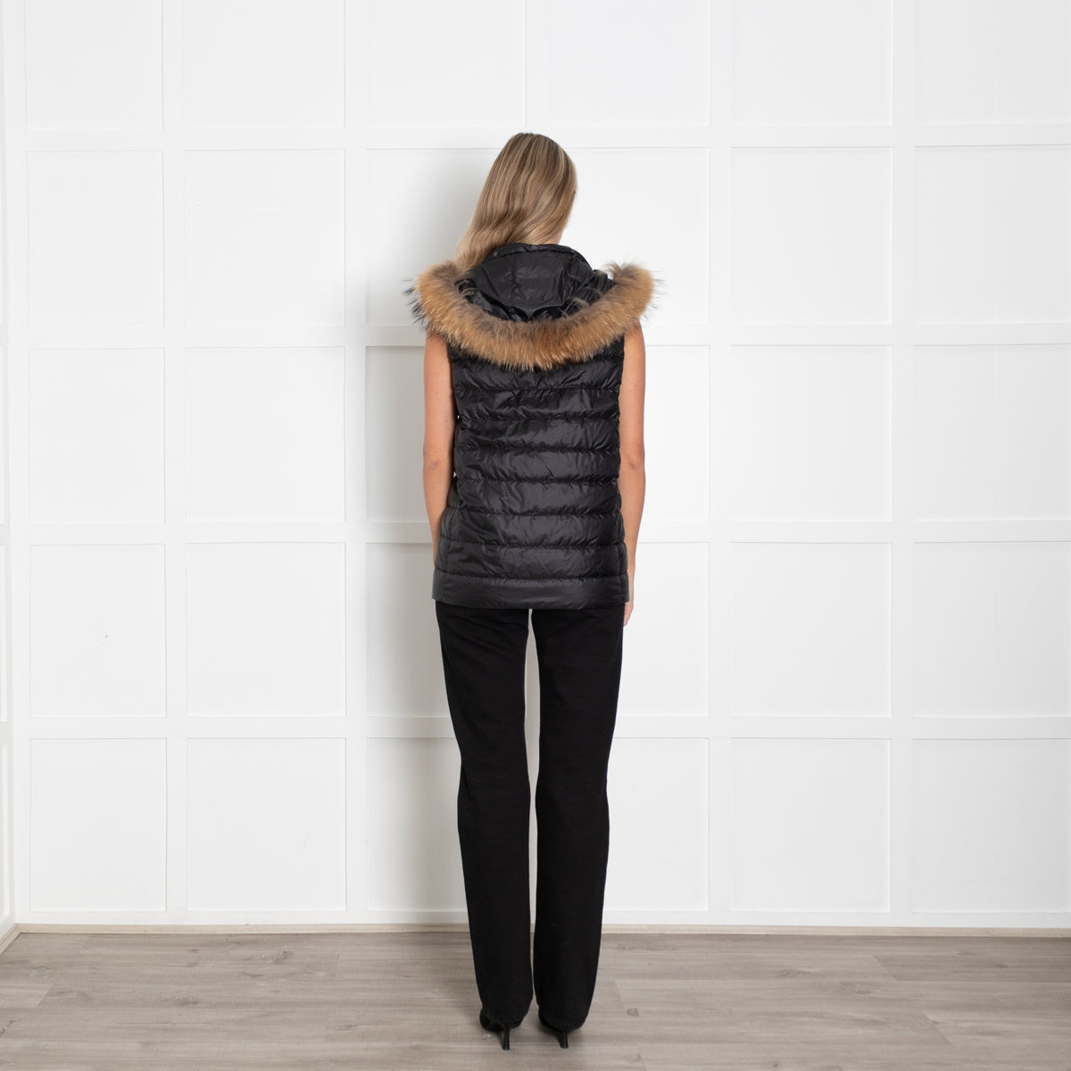 Weekend Max Mara Black Light Weight Fur Trim Hooded Gilet