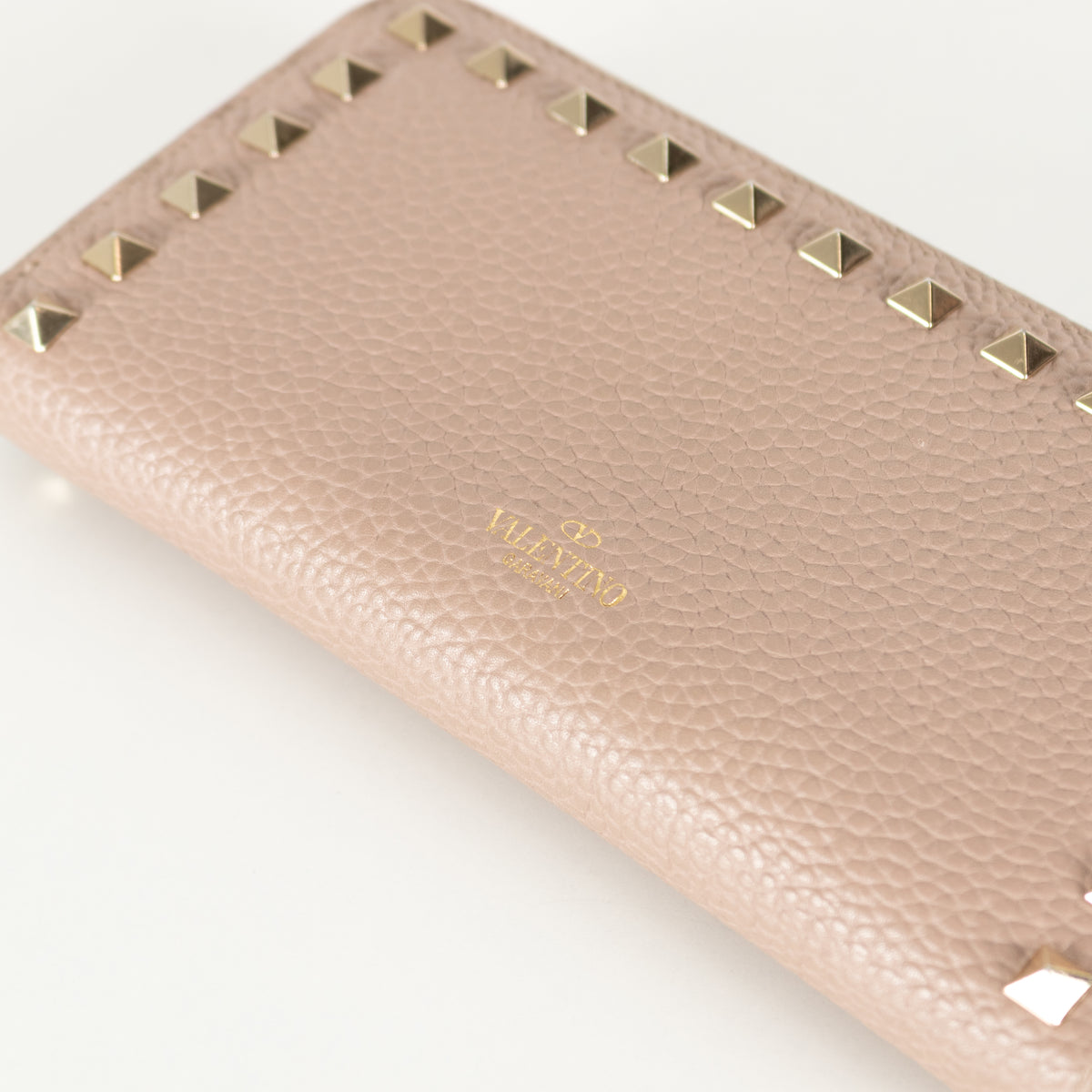 Valentino Garavani Rockstud Dusty Pink Zip Round Wallet