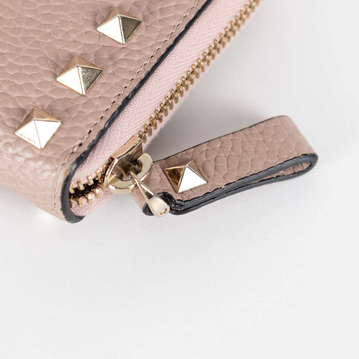 Valentino Garavani Rockstud Dusty Pink Zip Round Wallet